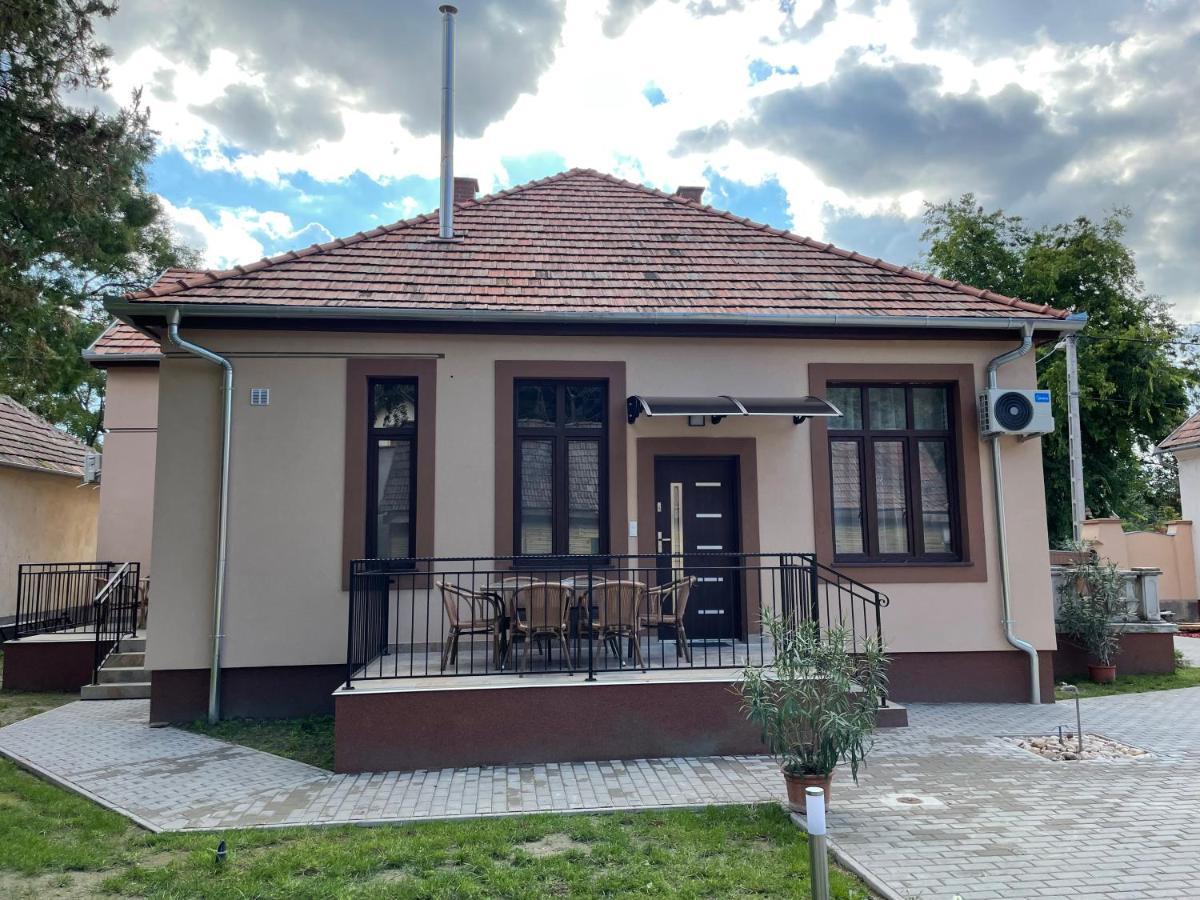 Kovács Apartmanház Kiskunhalas Exterior foto