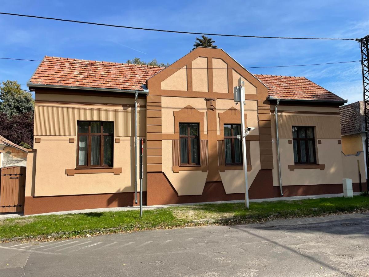 Kovács Apartmanház Kiskunhalas Exterior foto